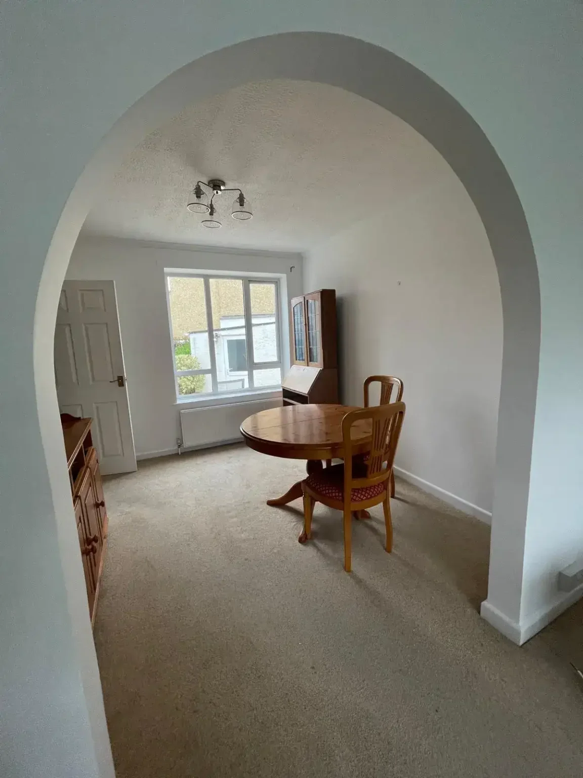 Home 14 Interior-loungediner-walls-ceilings-and-woodwork-bs16-6ll-after